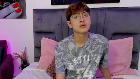 Boleyn online show from December 29, 7:53 pm