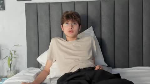 Boleyn online show from February 28, 12:42 pm