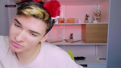 bondi_vv online show from December 1, 7:30 pm