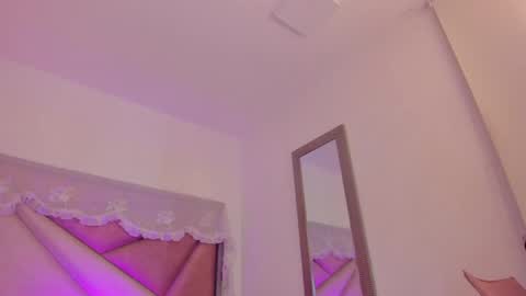 Snapshot of bonniecute_ chatting on June 6, 12:05 am online show from June 6, 12:05 am