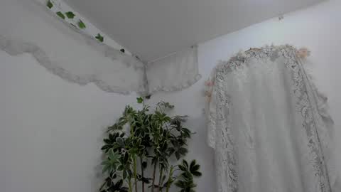 Snapshot of bonniecute_ chatting on July 10, 12:37 am online show from July 10, 12:37 am