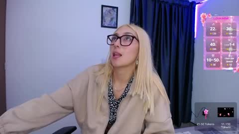 Snapshot of bonny_clyde_xx_ chatting on April 11, 5:01 am Soffy Brooks Independent model online show from April 11, 5:01 am