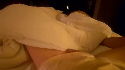Snapshot of bono0155 chatting on May 5, 9:39 am silky sissy sarah online show from May 5, 9:39 am