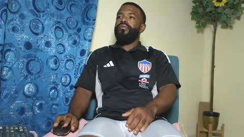 Snapshot of bonsai160723 chatting on February 3, 4:54 am kevin hart online show from February 3, 4:54 am