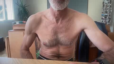 Snapshot of bonzo21 chatting on April 9, 3:17 pm bonzo21 online show from April 9, 3:17 pm