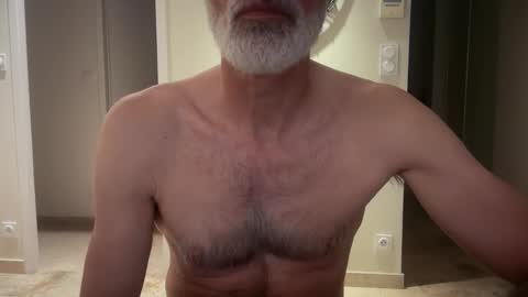 Snapshot of bonzo21 chatting on April 21, 6:44 pm bonzo21 online show from April 21, 6:44 pm