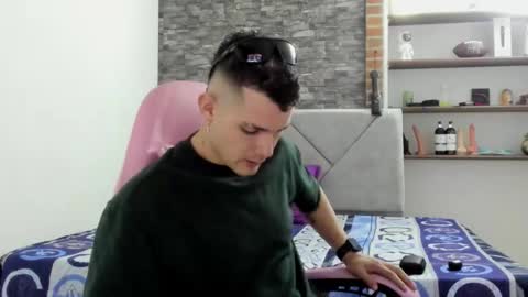 booyhott_ online show from January 8, 8:33 pm