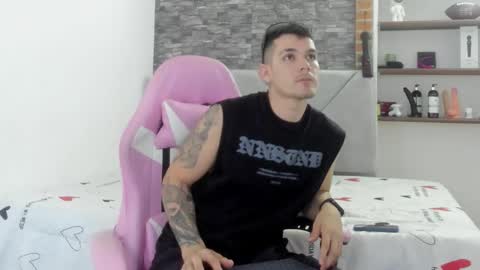 booyhott_ online show from January 14, 7:30 pm