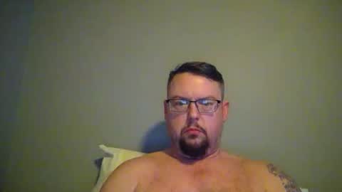 Snapshot of bowtieguy84 chatting on March 18, 5:54 am bowtieguy84 online show from March 18, 5:54 am