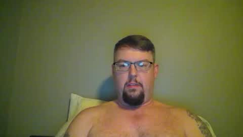 Snapshot of bowtieguy84 chatting on March 23, 2:37 am bowtieguy84 online show from March 23, 2:37 am