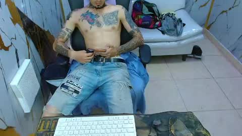 boy_tatto77 online show from June 1, 12:29 pm