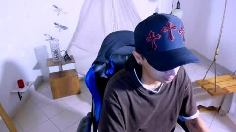 Snapshot of brand_hades chatting on May 17, 2:31 am B R A N D online show from May 17, 2:31 am