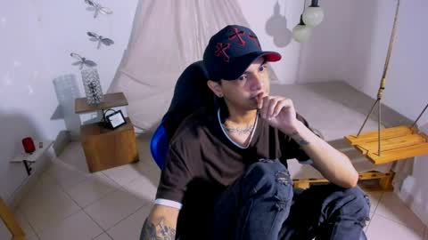 Snapshot of brand_hades chatting on May 19, 1:56 am B R A N D online show from May 19, 1:56 am