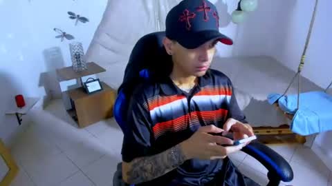 Snapshot of brand_hades chatting on June 25, 2:22 am B R A N D online show from June 25, 2:22 am