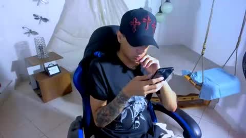 Snapshot of brand_hades chatting on June 26, 2:05 am B R A N D online show from June 26, 2:05 am
