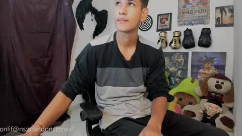 Snapshot of brandonstonexl chatting on December 15, 11:09 pm Brandon Stone online show from December 15, 11:09 pm