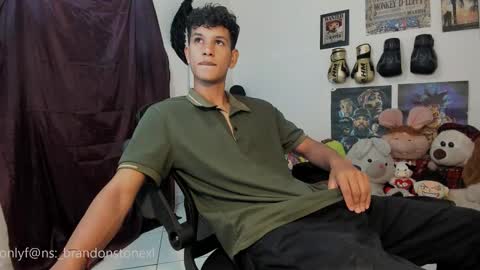 Snapshot of brandonstonexl chatting on February 27, 10:21 pm Brandon Stone online show from February 27, 10:21 pm