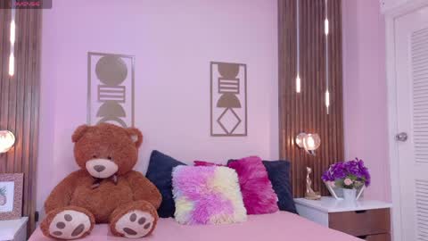 Bree  online show from April 12, 1:05 pm