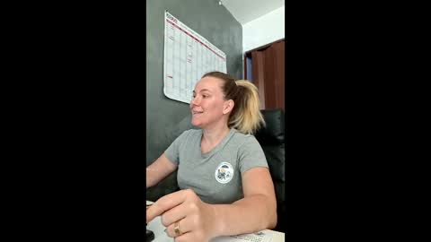 Snapshot of brendaaryas chatting on April 23, 12:29 pm Brenda online show from April 23, 12:29 pm