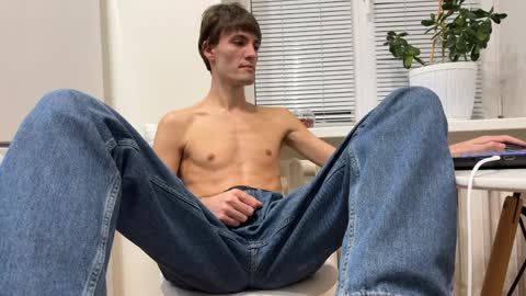 Snapshot of brendansilvers chatting on April 4, 7:44 pm BrendanSilvers online show from April 4, 7:44 pm