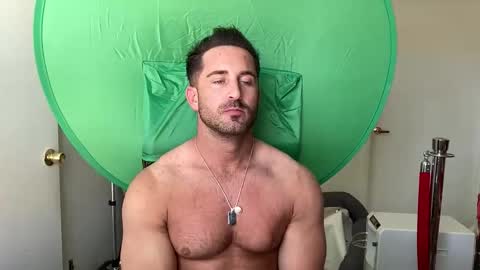 Snapshot of brettmycles chatting on May 27, 9:23 pm Brett Mycles online show from May 27, 9:23 pm
