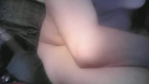 Snapshot of bri20fu chatting on July 7, 6:47 am raining down on me online show from July 7, 6:47 am