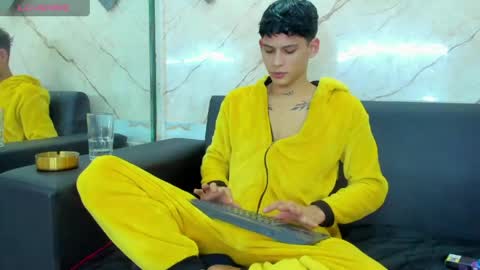 brian_hotof1 online show from May 29, 12:25 pm
