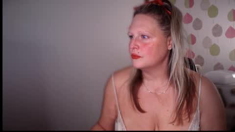 Snapshot of british_bella chatting on March 3, 5:46 am British Bella online show from March 3, 5:46 am