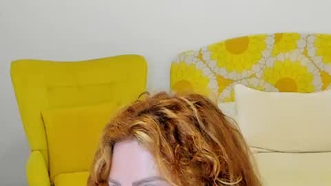 Snapshot of britishmilfpenelope chatting on June 16, 12:52 pm Penelope online show from June 16, 12:52 pm