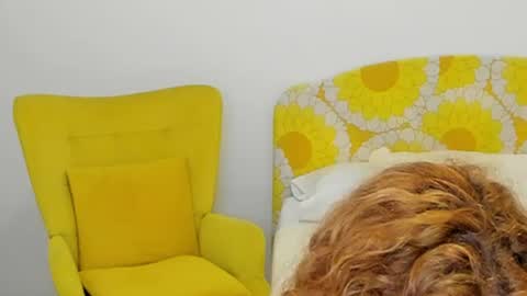 Snapshot of britishmilfpenelope chatting on June 20, 9:45 am Penelope online show from June 20, 9:45 am