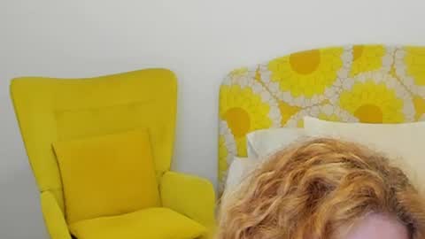 Snapshot of britishmilfpenelope chatting on June 30, 3:18 am Penelope online show from June 30, 3:18 am