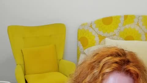 Snapshot of britishmilfpenelope chatting on July 4, 4:40 am Penelope online show from July 4, 4:40 am