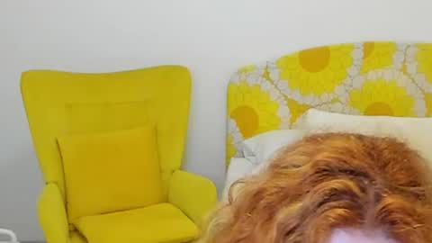 Snapshot of britishmilfpenelope chatting on July 9, 3:21 am Penelope online show from July 9, 3:21 am
