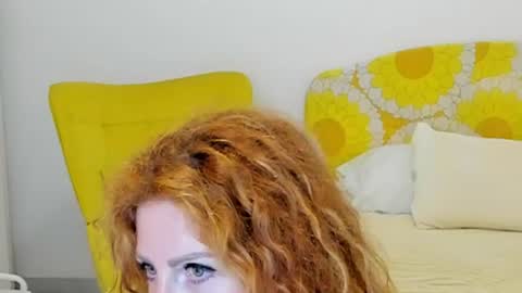 Snapshot of britishmilfpenelope chatting on July 16, 3:23 am Penelope online show from July 16, 3:23 am