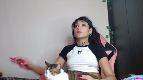 maru miaw   Please help me to reach 100 thumbs up online show from February 20, 6:26 am