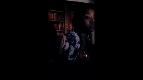 Snapshot of broad90210 chatting on May 3, 1:00 am broad90210 online show from May 3, 1:00 am