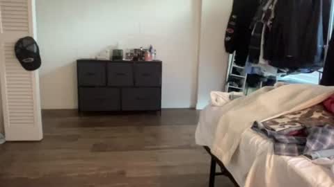 Broke Hung College Guy online show from June 23, 4:10 am