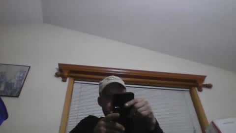 Snapshot of browndog5580 chatting on December 5, 4:20 am browndog5580 online show from December 5, 4:20 am