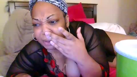 brownroundrenee online show from February 19, 3:52 pm