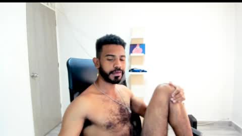 bruce_1111 online show from April 11, 6:56 pm