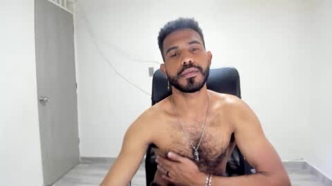 bruce_1111 online show from April 16, 5:58 pm