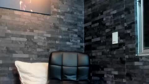 brucedallas online show from June 24, 1:04 am