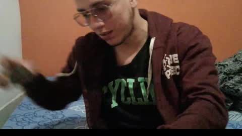 Snapshot of brucew37 chatting on January 19, 2:37 am brucew37 online show from January 19, 2:37 am