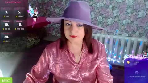 Snapshot of brunette7786 chatting on July 10, 10:01 pm Julia online show from July 10, 10:01 pm