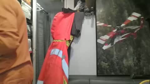 Snapshot of brushsquach chatting on January 6, 11:40 pm Steve... aka SkinnieDippin aka TimberTramp online show from January 6, 11:40 pm