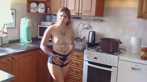 brutecia online show from October 11, 8:57 am