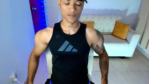 Snapshot of bryan_boy_ chatting on March 4, 12:05 am bryan online show from March 4, 12:05 am