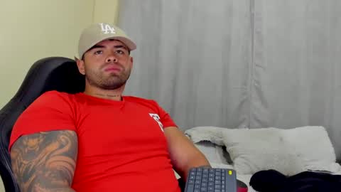 Snapshot of bryan_stoness chatting on December 14, 1:39 am bryan stoness online show from December 14, 1:39 am