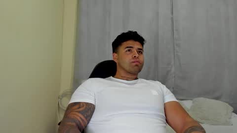 Snapshot of bryan_stoness chatting on January 29, 1:37 am bryan stoness online show from January 29, 1:37 am