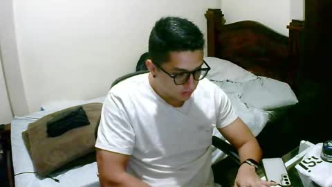 Snapshot of bryanbendy chatting on March 8, 1:47 am bryanbendy online show from March 8, 1:47 am